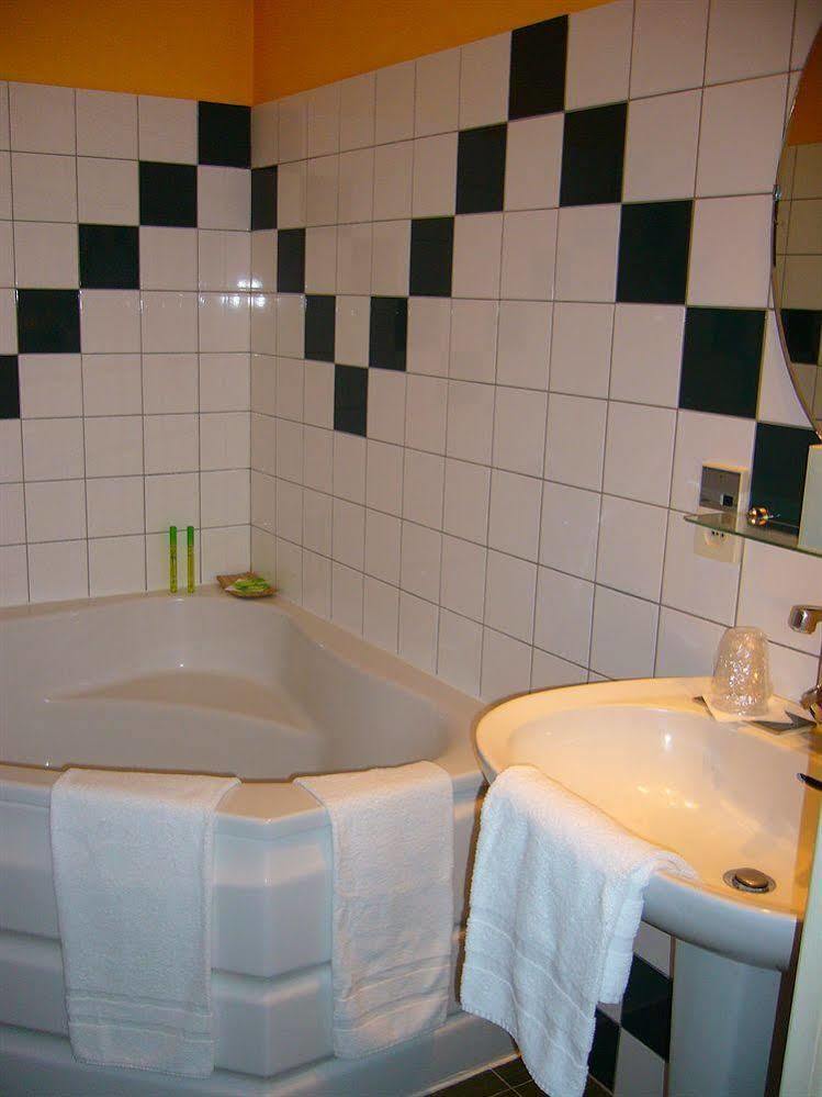 בווה Chenal Hotel מראה חיצוני תמונה